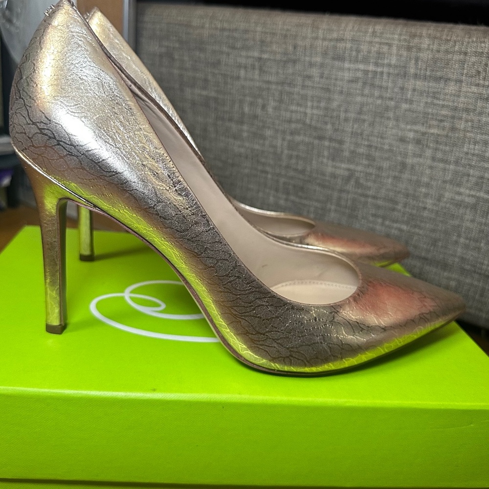 Sam Edelman Hazel Gold Cracked Leather Shoes - Size 9.5 M**